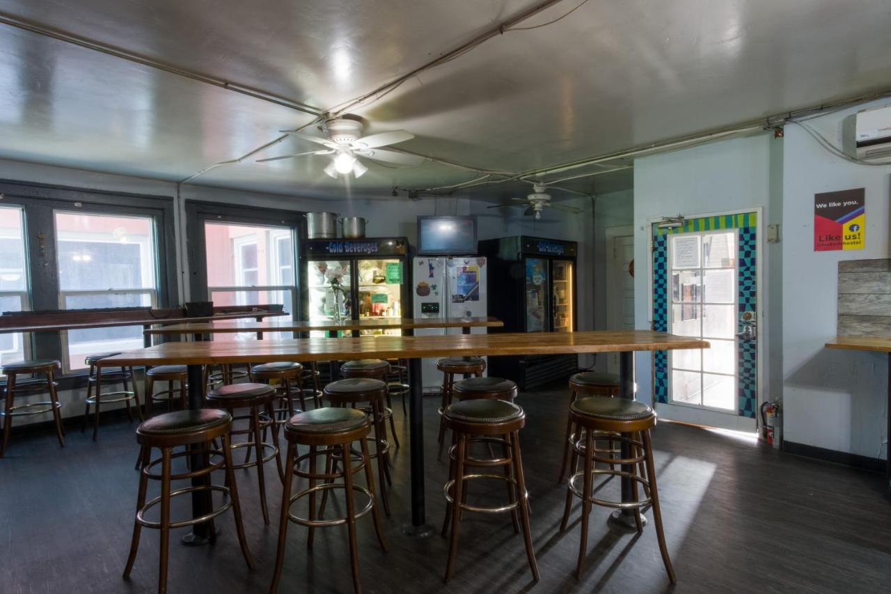 Hostel Lucky D's Youth And Traveler's